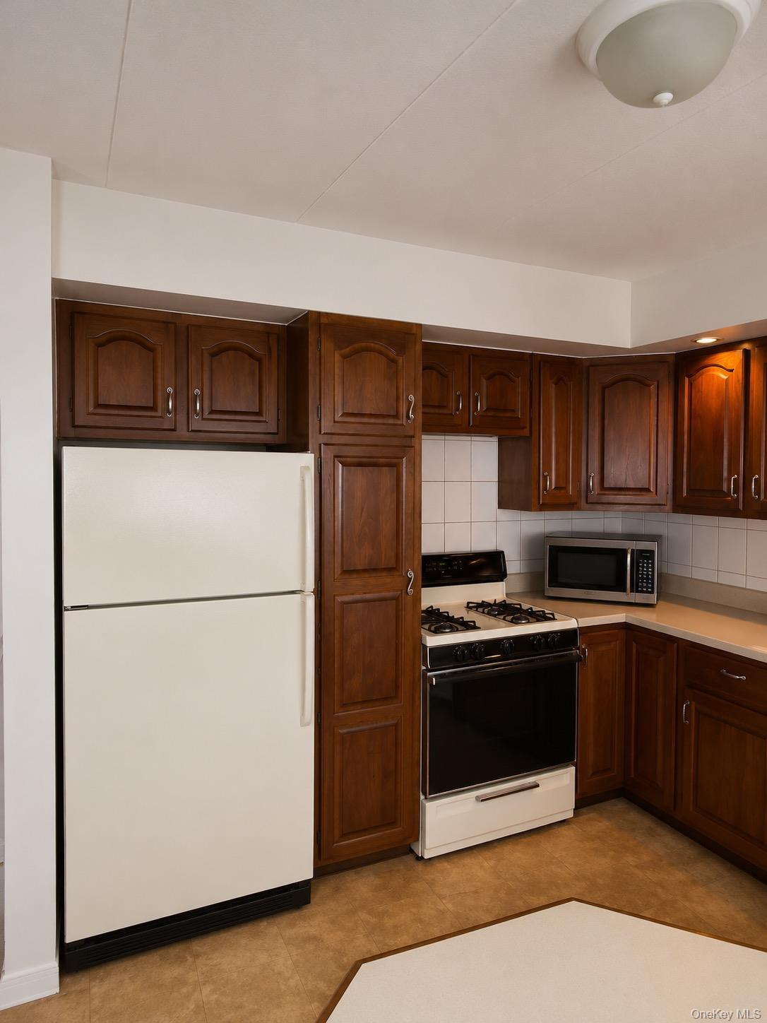 563 Ellsworth Avenue, Unit 3 photo 2