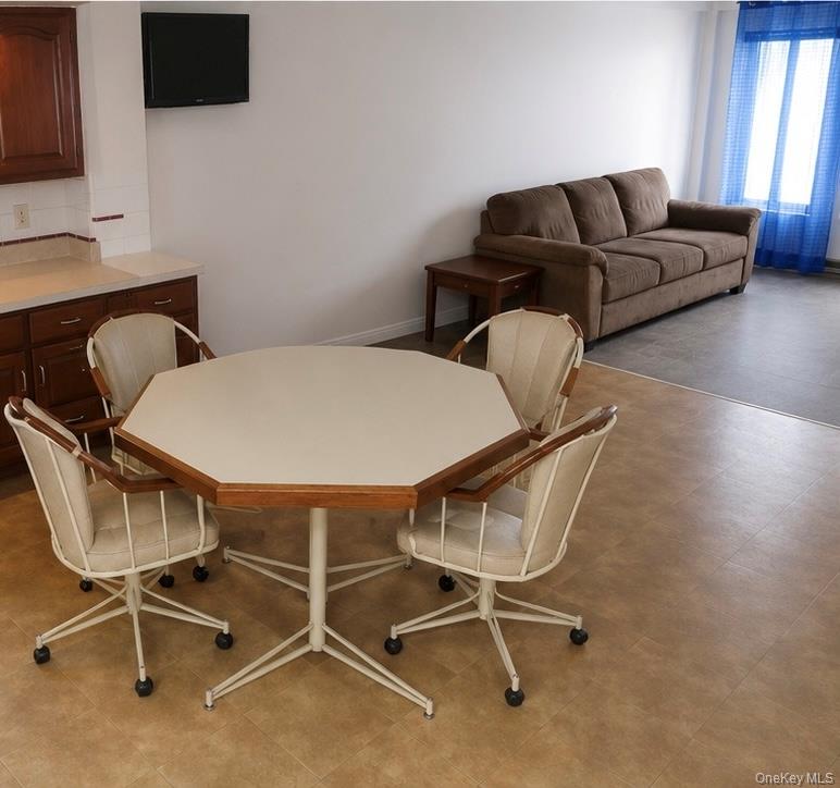 563 Ellsworth Avenue, Unit 3 photo 4