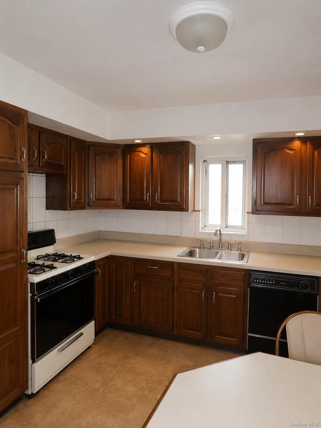 563 Ellsworth Avenue, Unit 3 photo 3