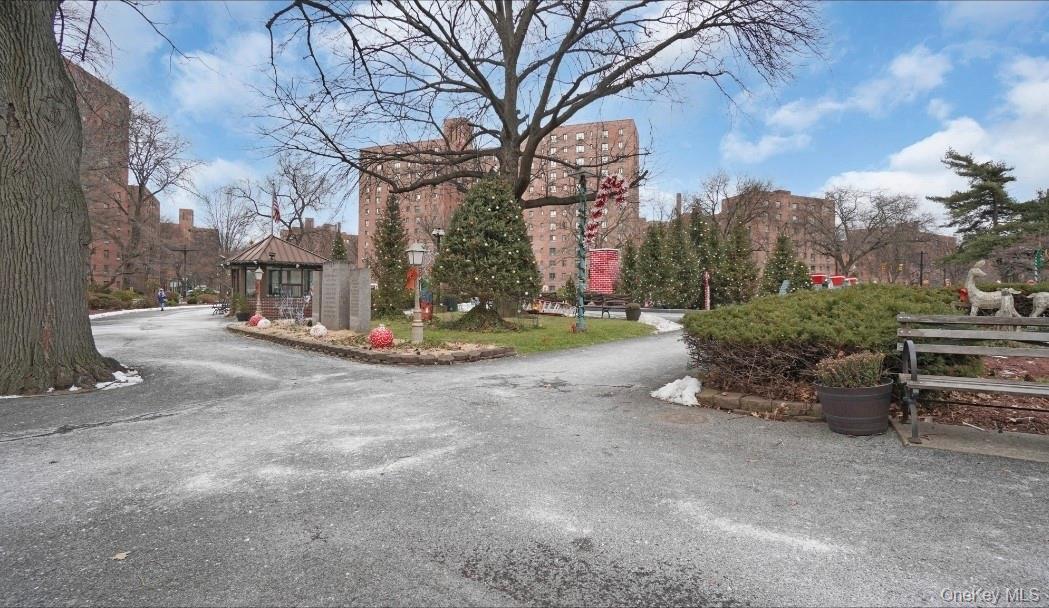 14 Metropolitan Oval, Unit 8D photo 9