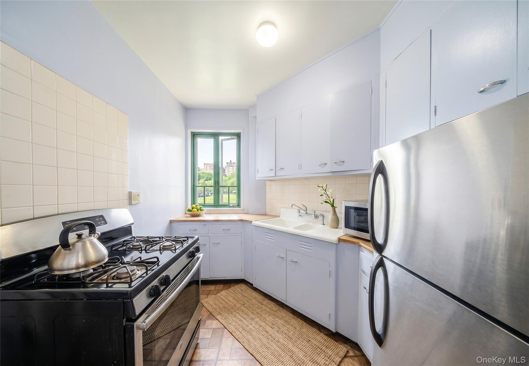 14 Metropolitan Oval, Unit 8D photo 7