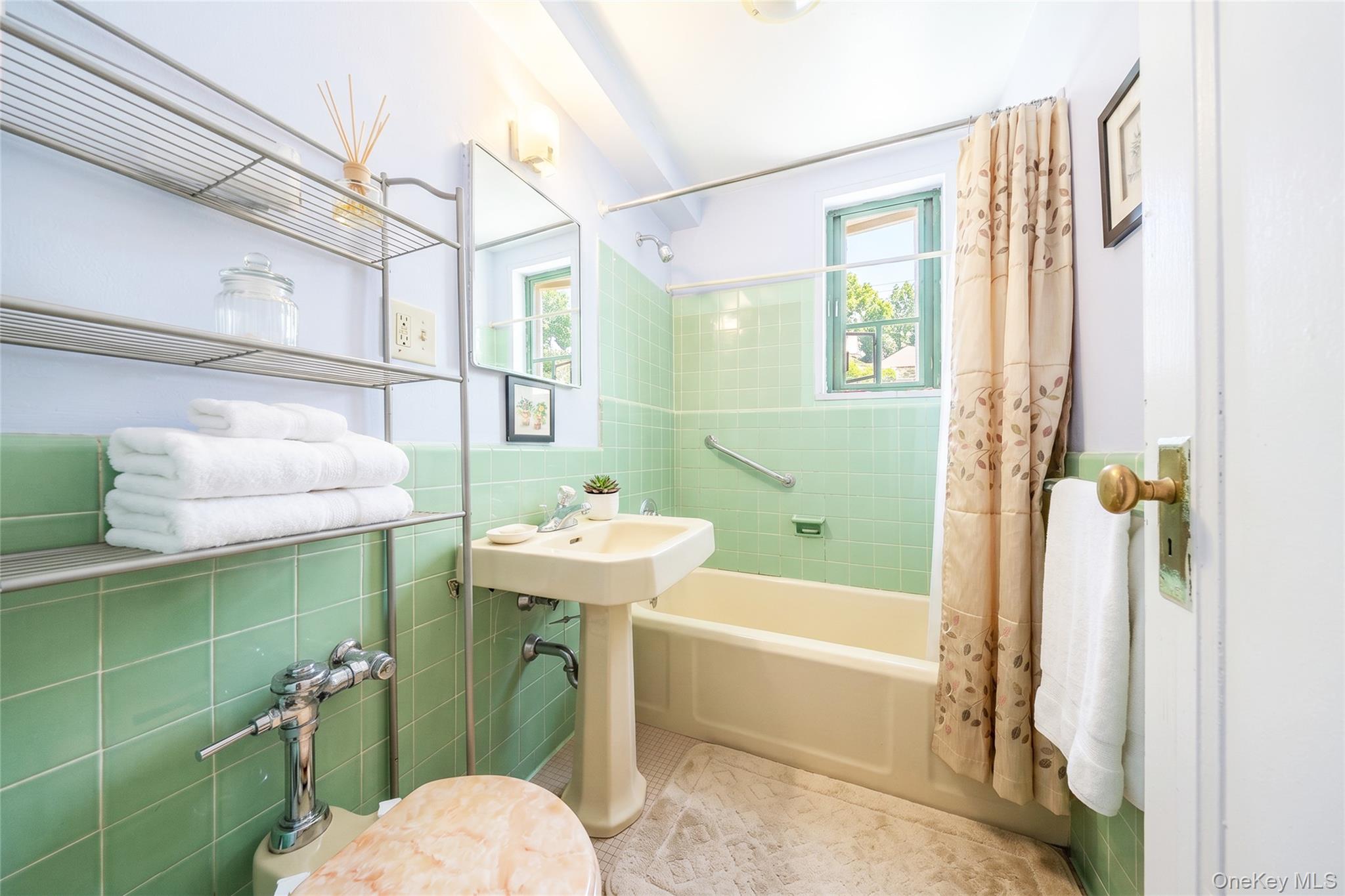 14 Metropolitan Oval, Unit 8D photo 6