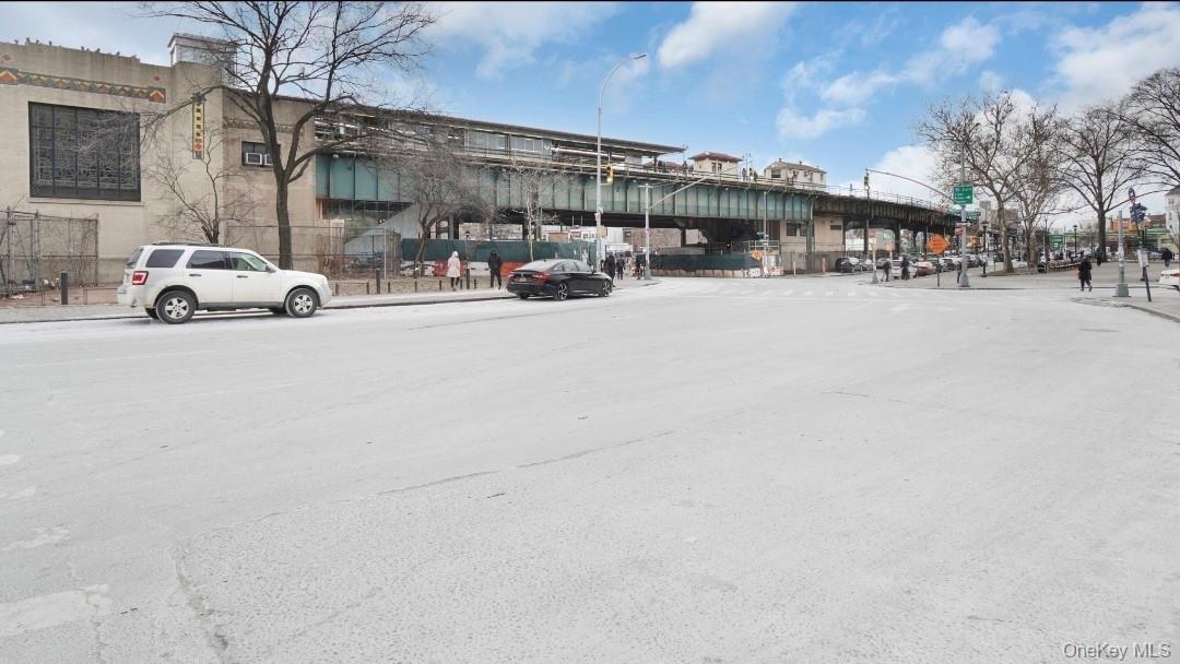 14 Metropolitan Oval, Unit 8D photo 10