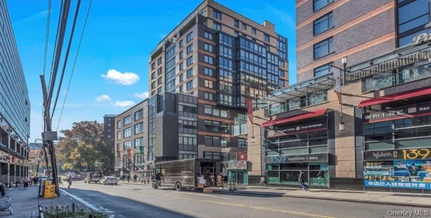 39-16 Prince Street, Unit 8E