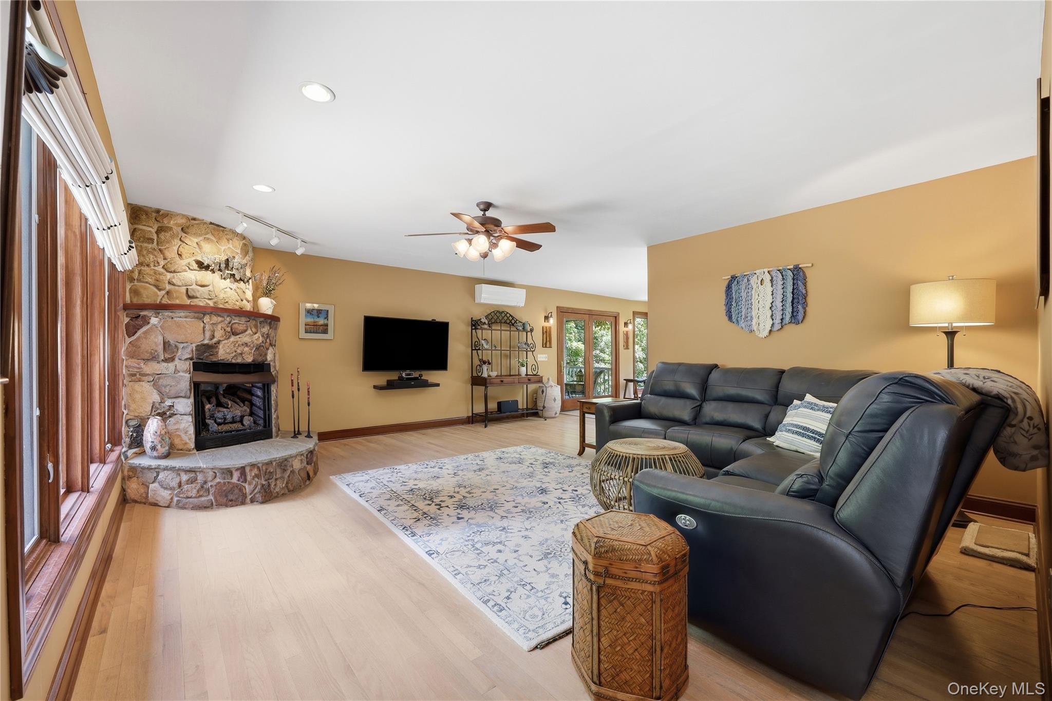 39 Loughran Lane – For Sale photo 5