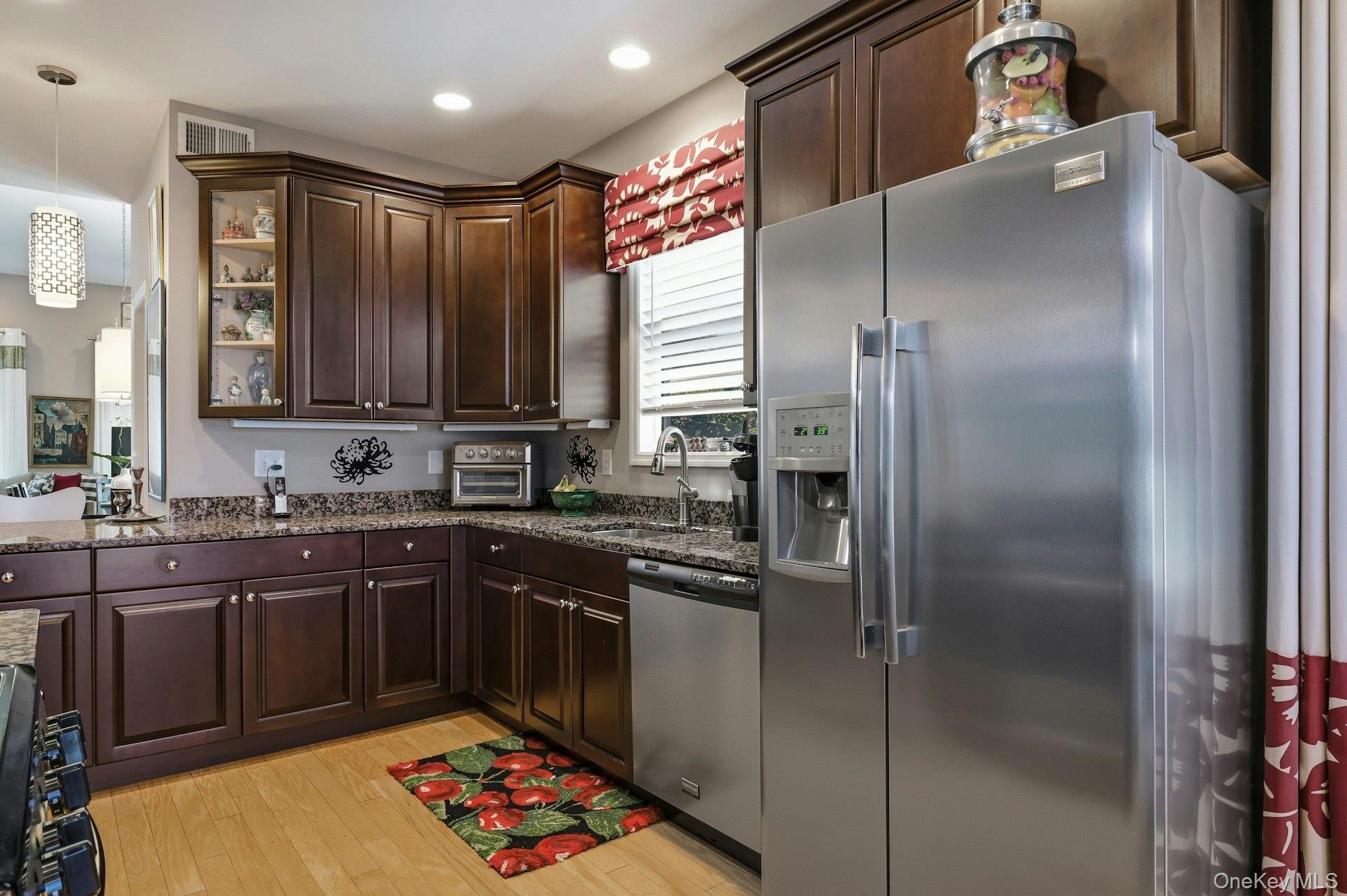 163 AUGUSTA Drive, Unit 163 photo 24