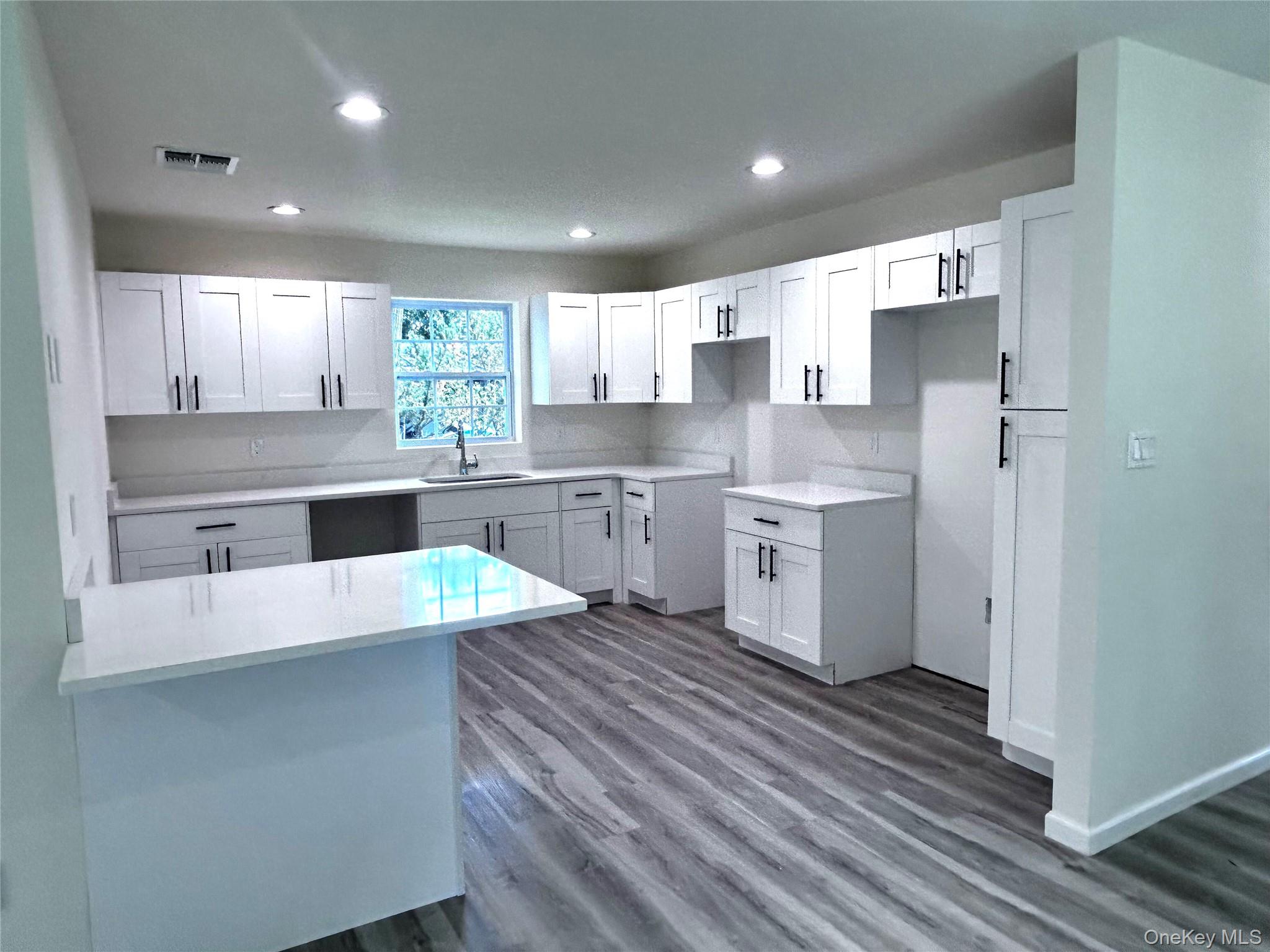 7 Highview Avenue – For Sale photo 6