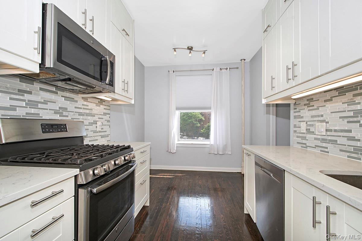 472 Gramatan Avenue, Unit DD3