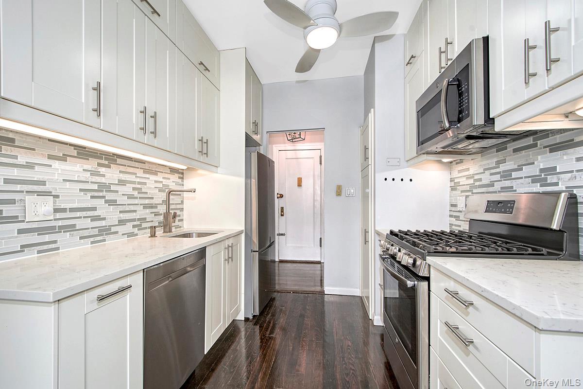 472 Gramatan Avenue, Unit DD3 photo 4