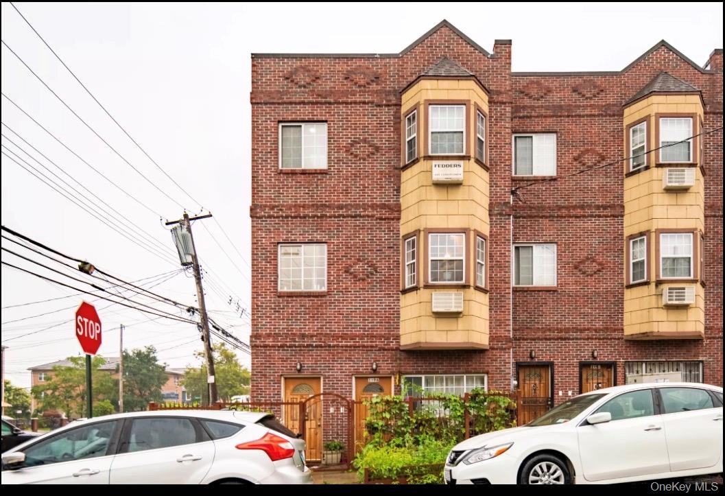 1496 Hicks Street – For Sale