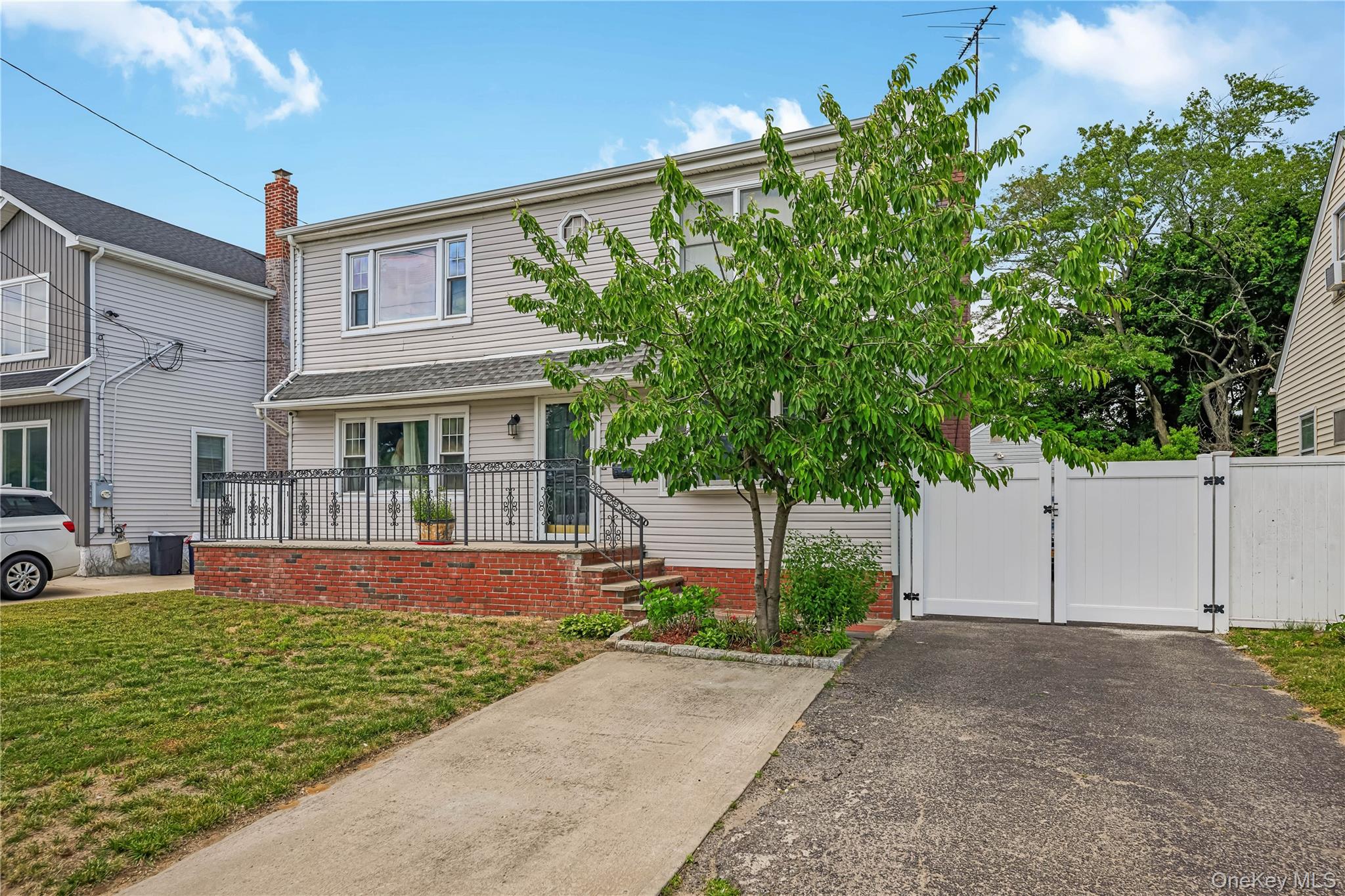 407 Sheridan Boulevard – For Sale photo 2