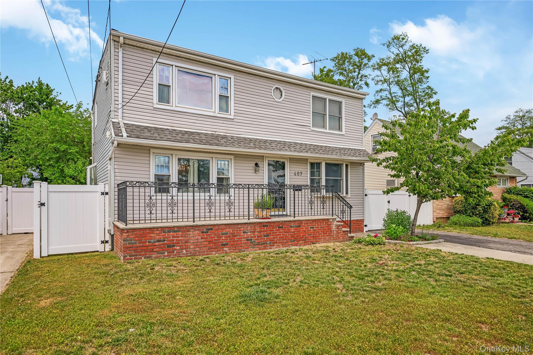 407 Sheridan Boulevard – For Sale photo 3