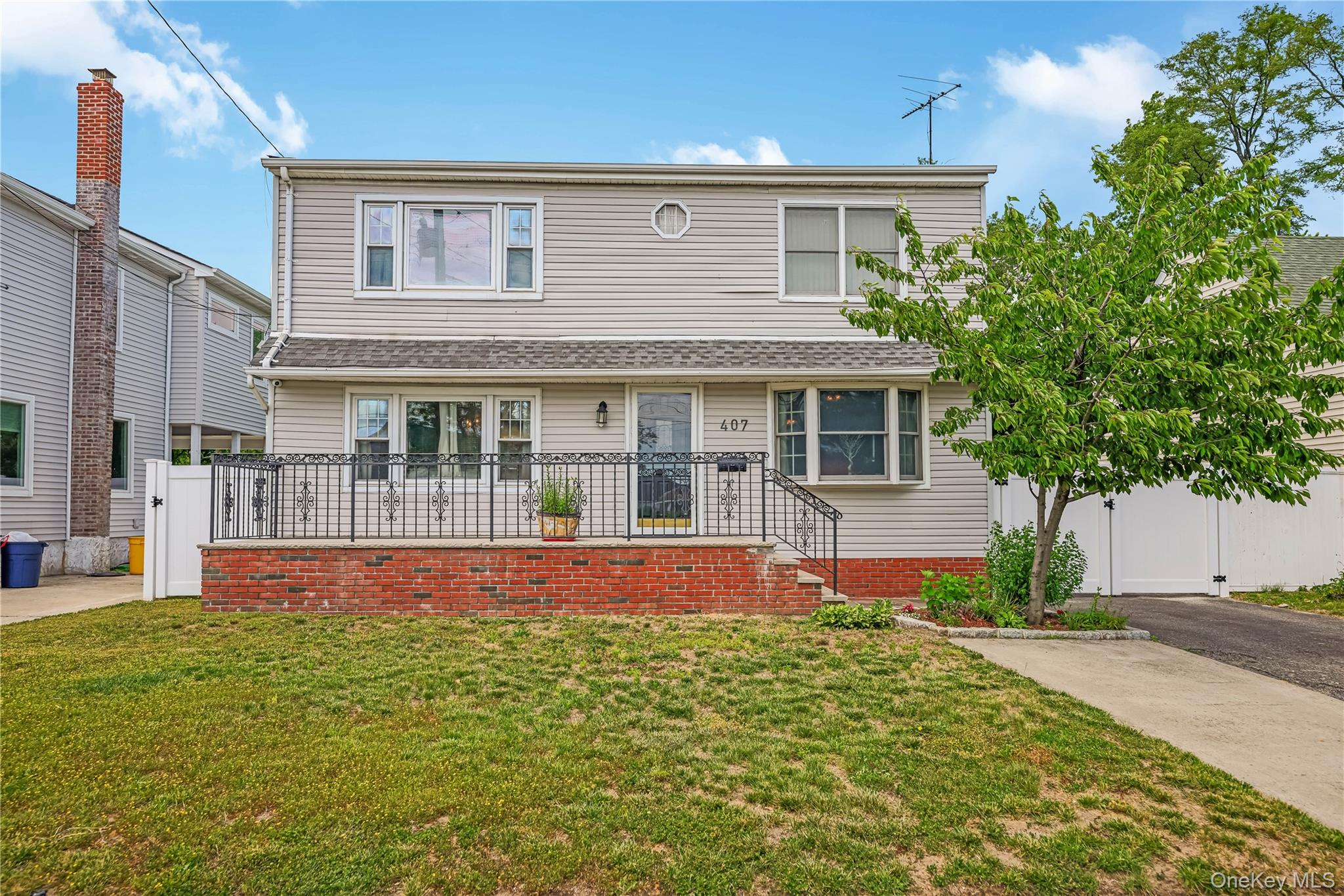 407 Sheridan Boulevard – For Sale