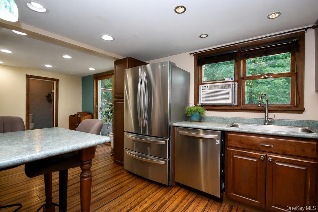 219 E Main Street – For Sale photo 3