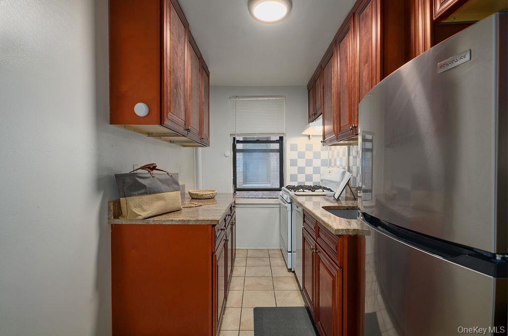 77 Bronx River Road, Unit 1E photo 11