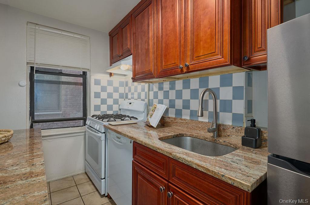 77 Bronx River Road, Unit 1E photo 12