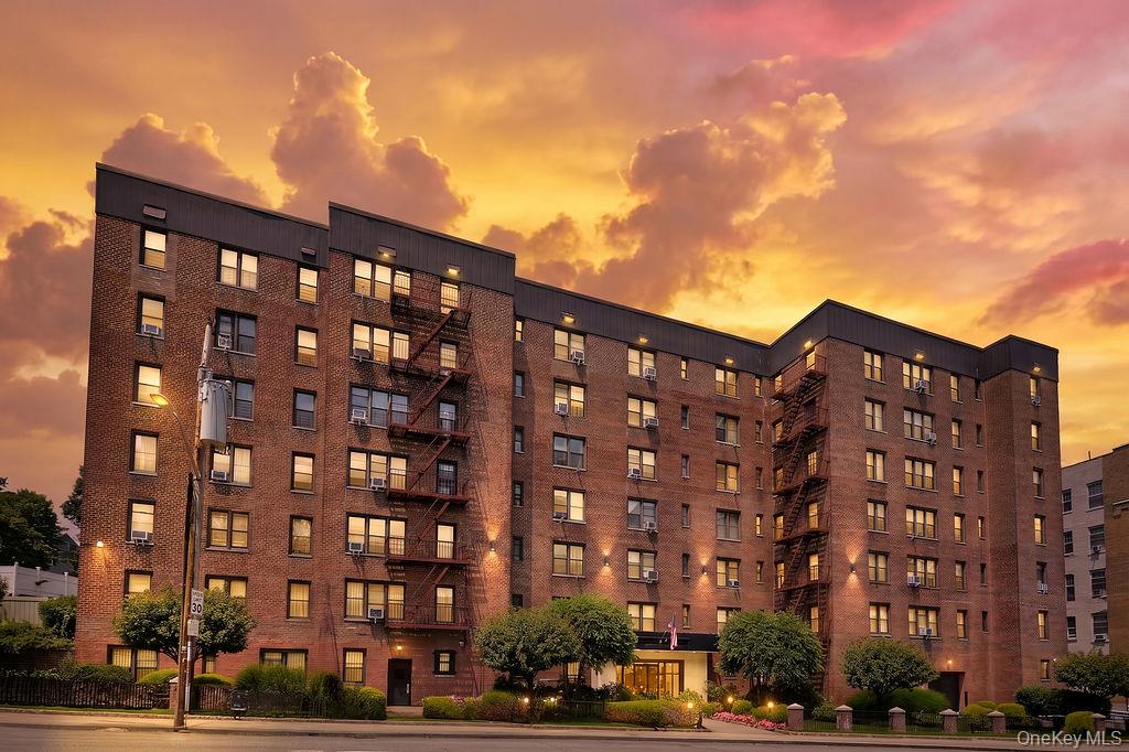 77 Bronx River Road, Unit 1E