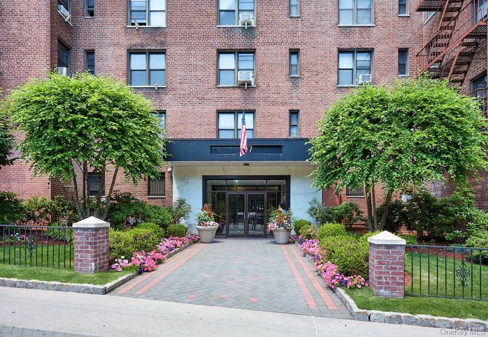 77 Bronx River Road, Unit 1E photo 2