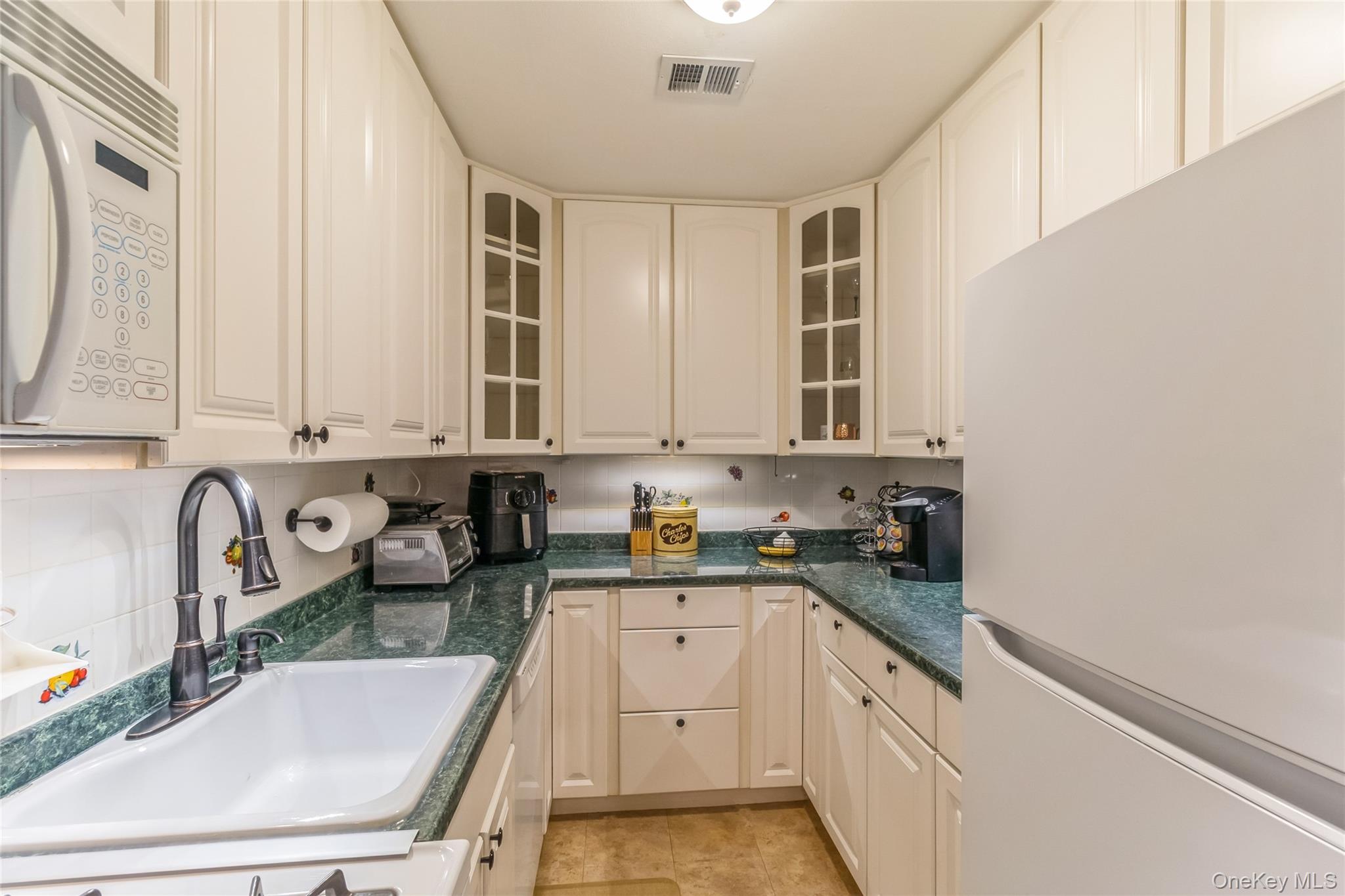48 Pointe Cir S – For Rent photo 15