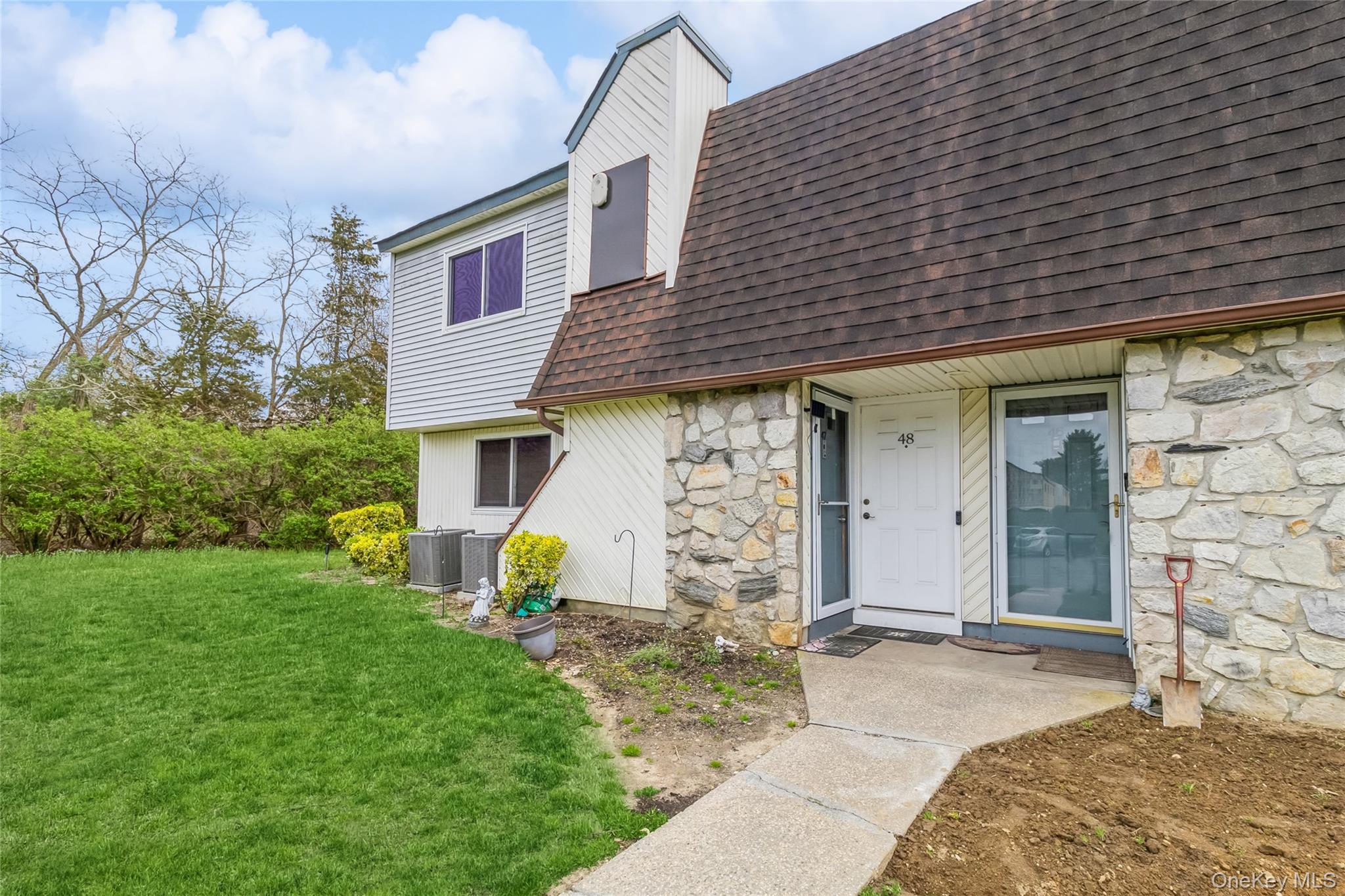 48 Pointe Cir S – For Rent photo 2