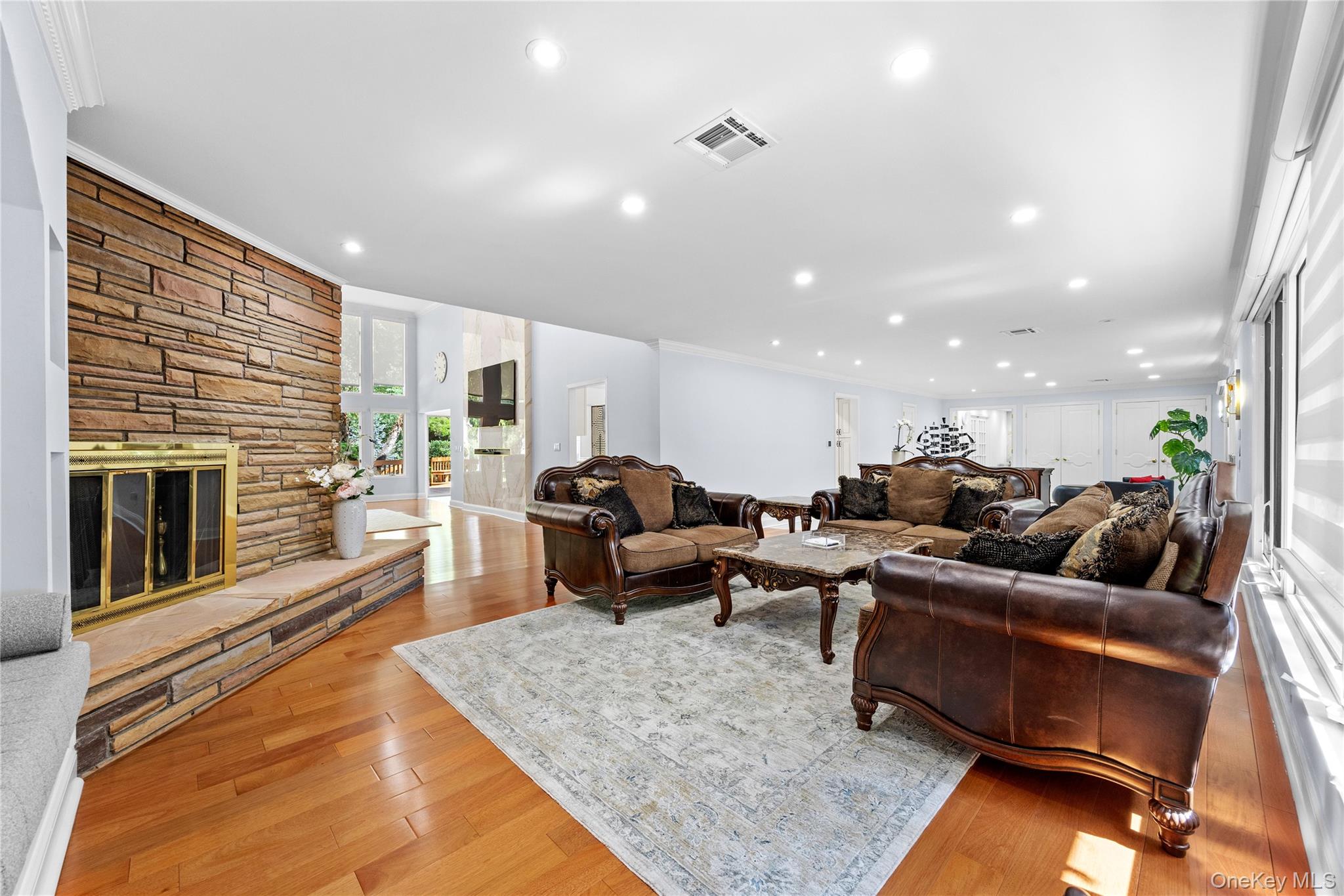 249 Glen Cove Road – For Sale photo 7