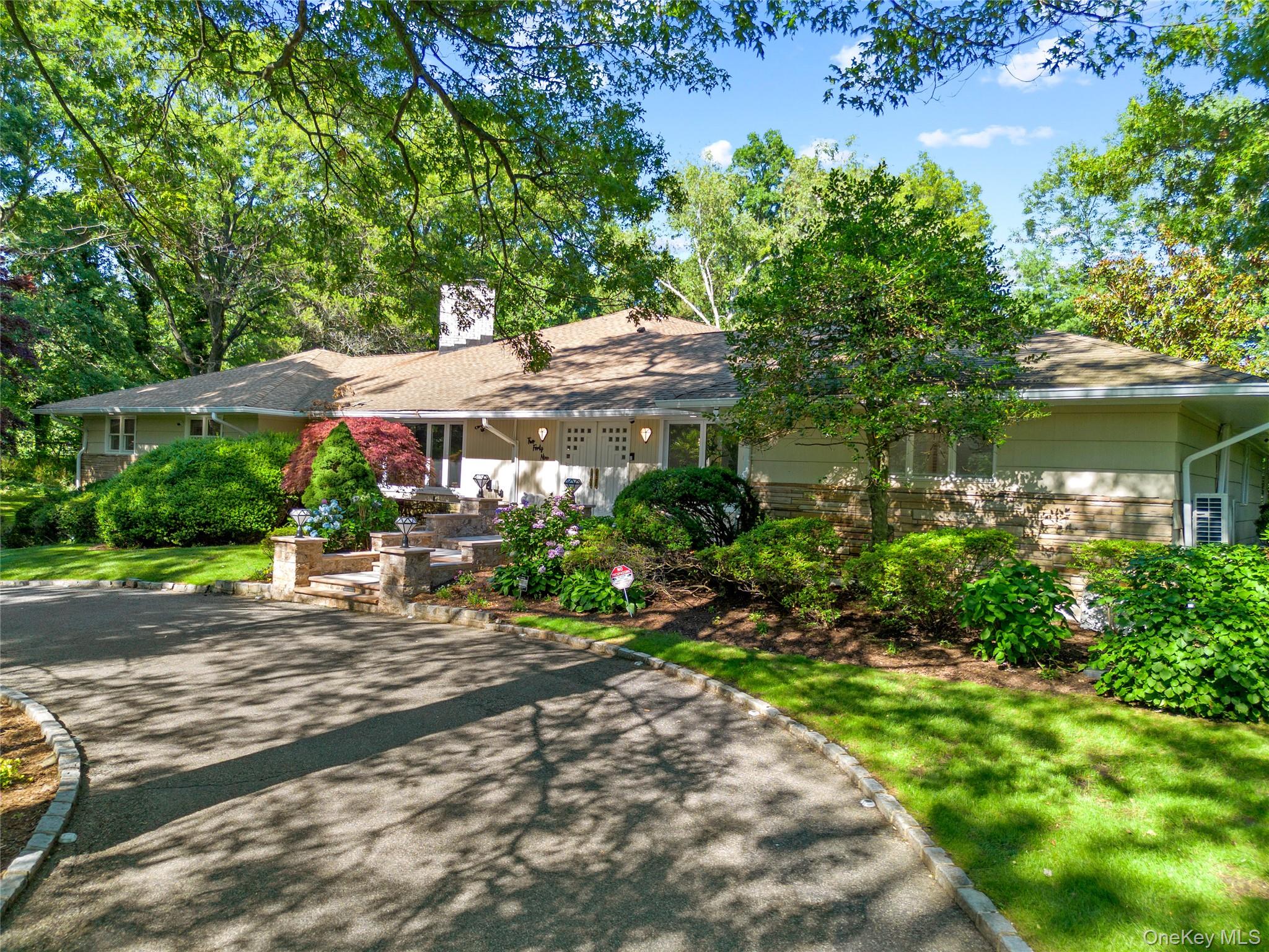 249 Glen Cove Road – For Sale photo 2