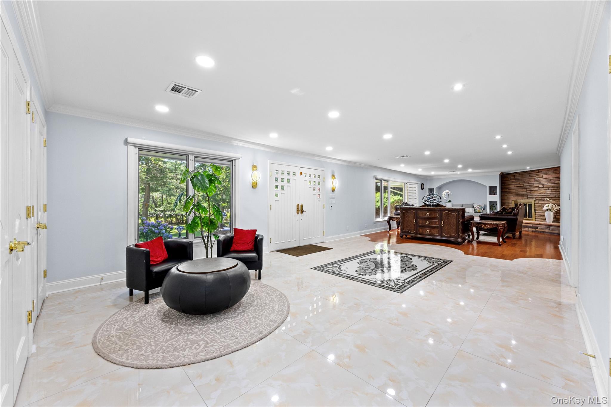 249 Glen Cove Road – For Sale photo 4