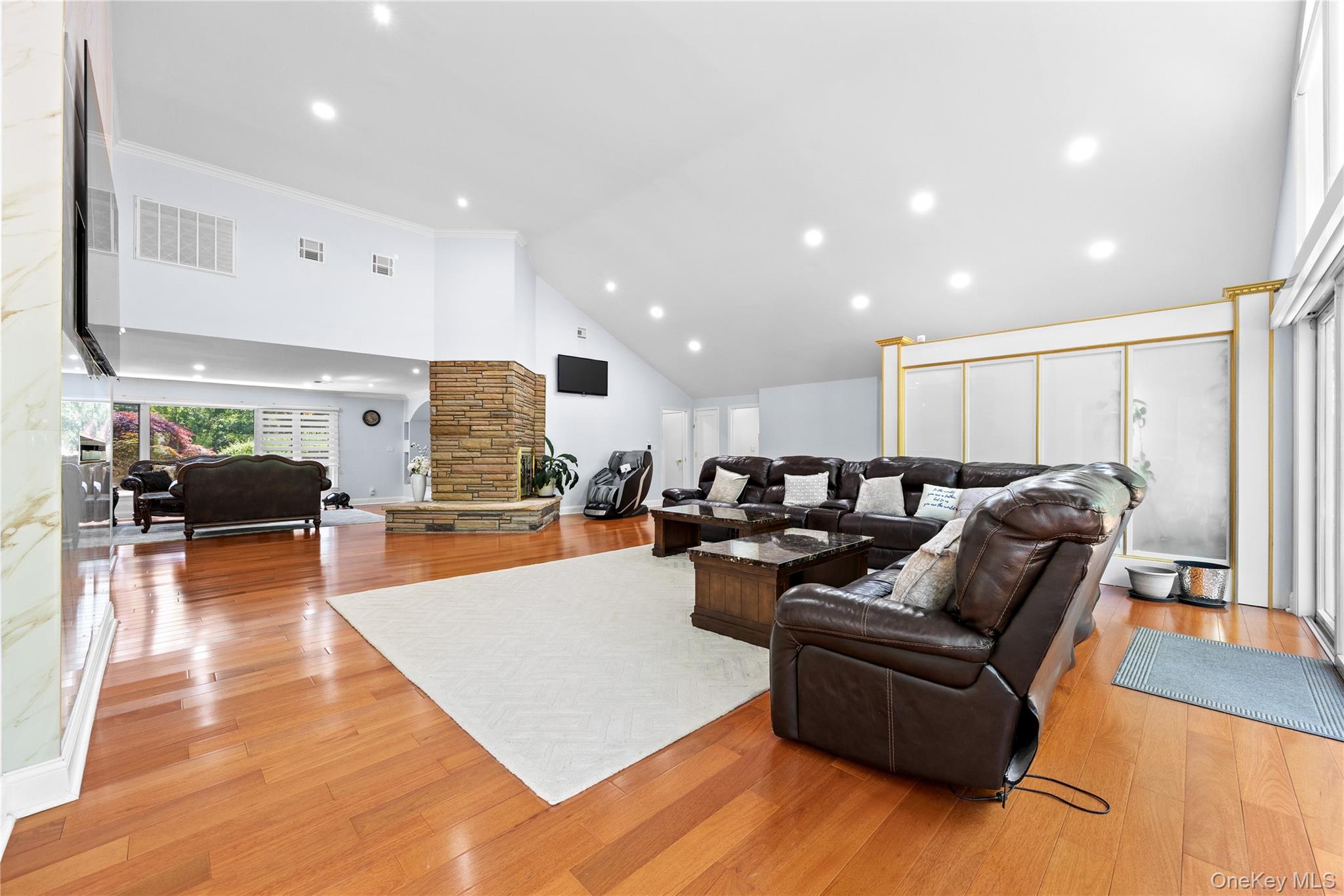 249 Glen Cove Road – For Sale photo 9