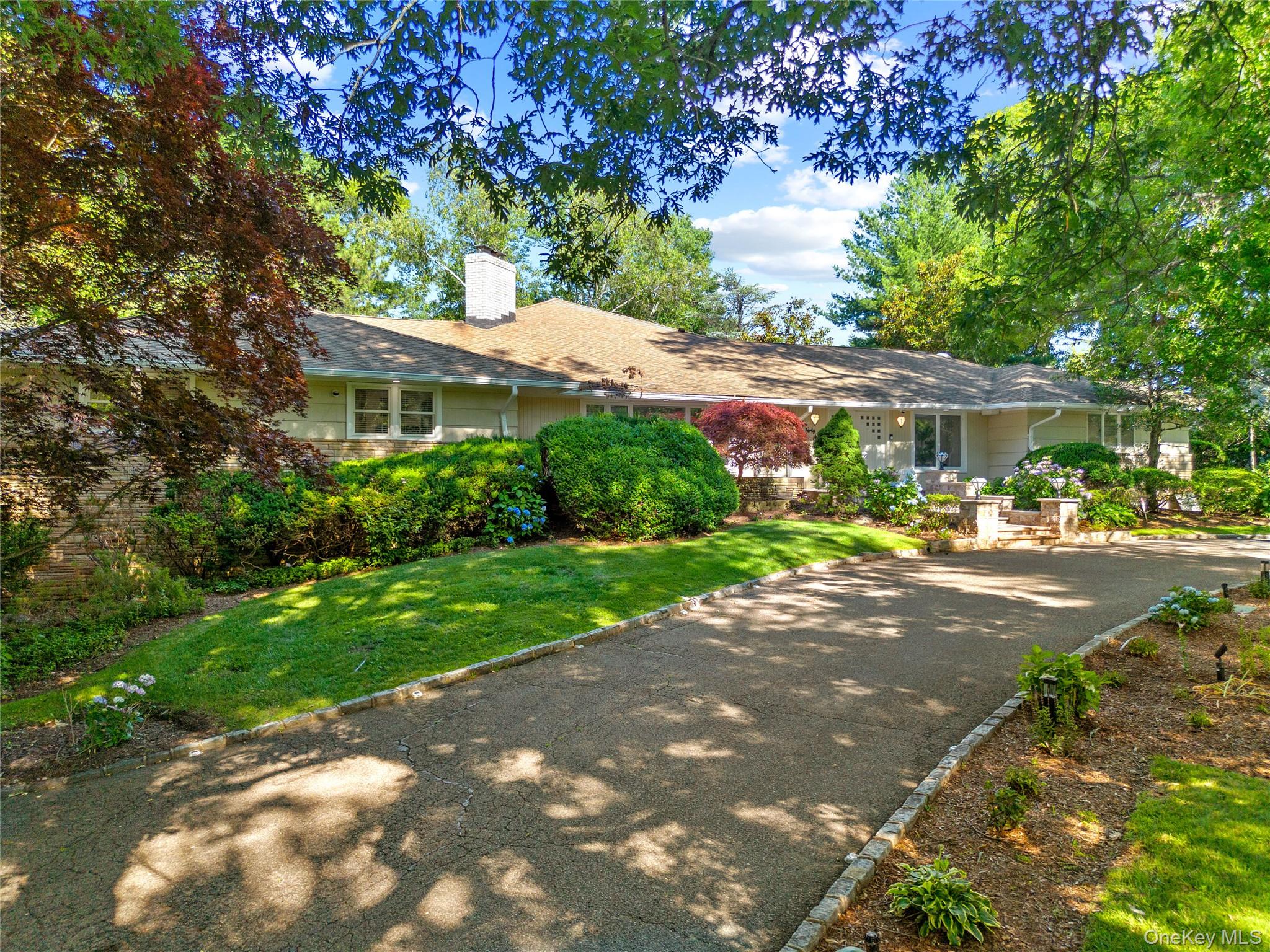 249 Glen Cove Road – For Sale photo 3