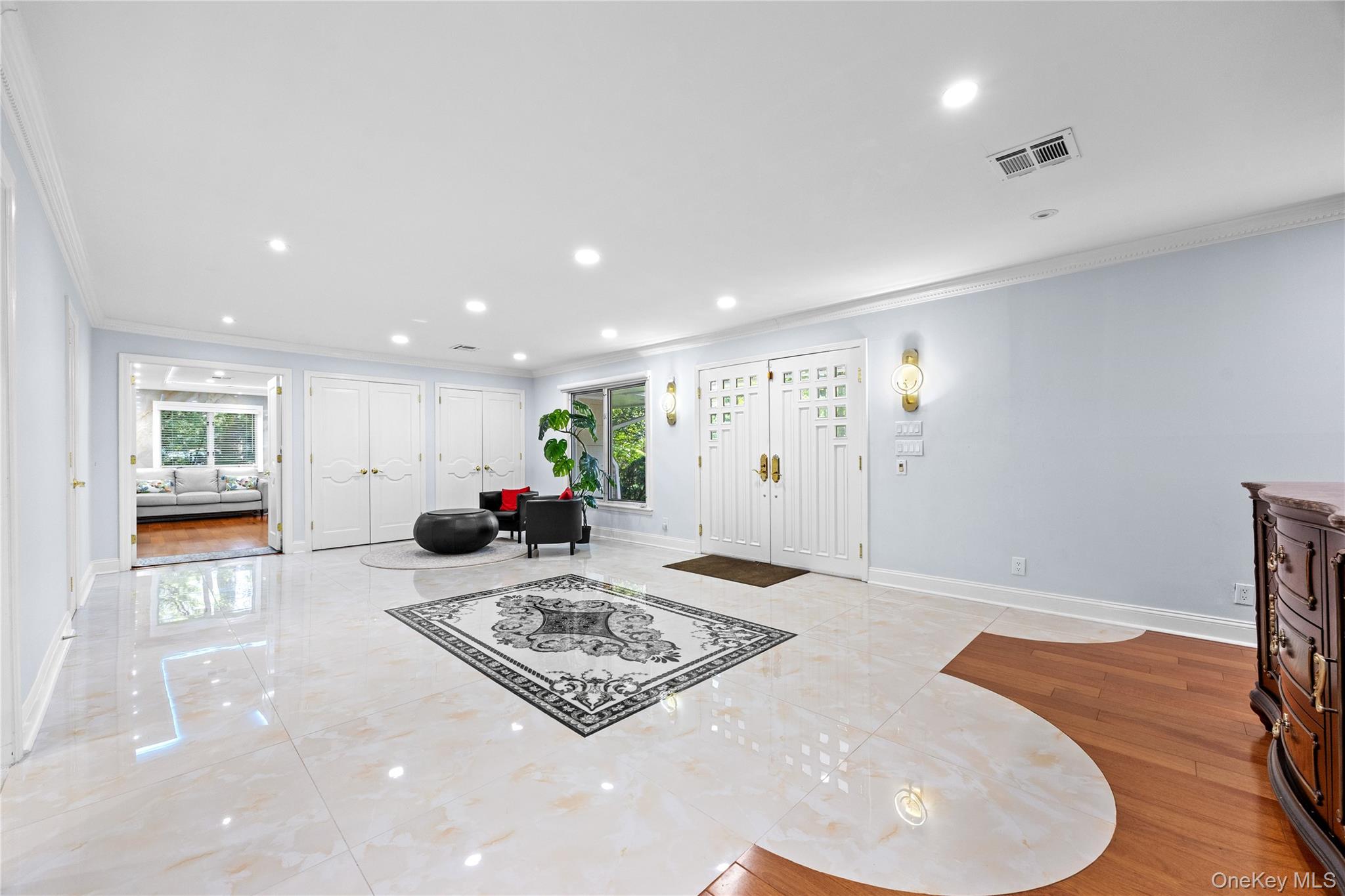 249 Glen Cove Road – For Sale photo 5