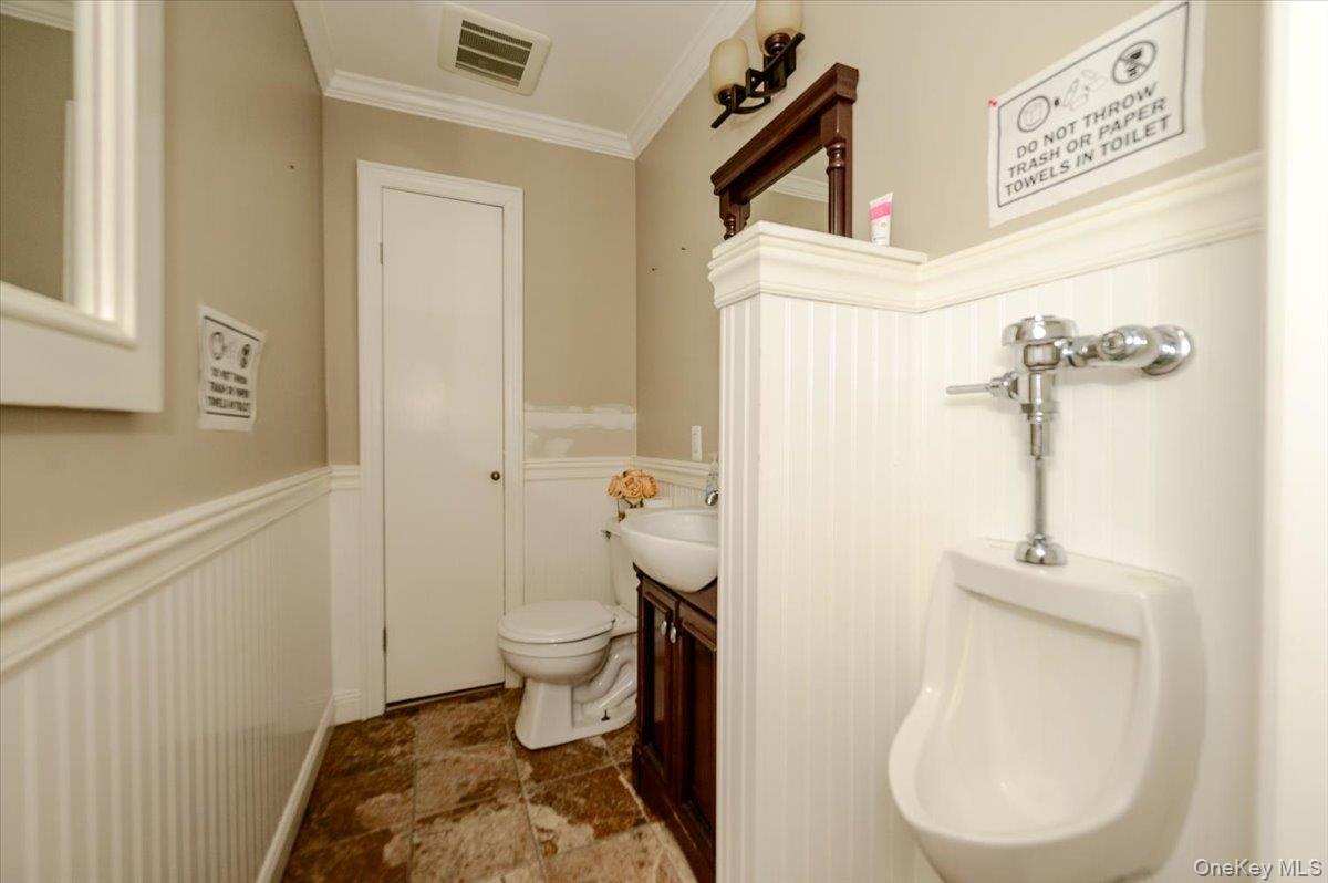 32-40 Roosevelt Avenue – For Rent photo 7