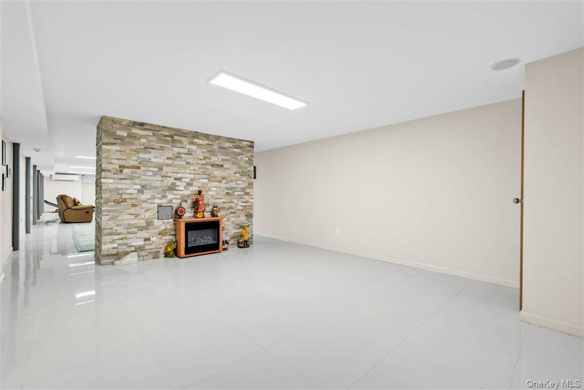 105 Park Lane – For Sale photo 27