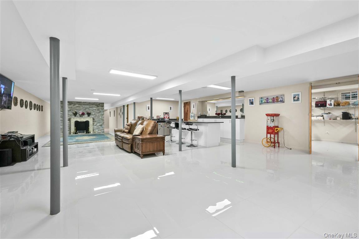 105 Park Lane – For Sale photo 30