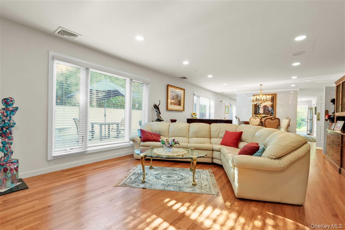 105 Park Lane – For Sale photo 8