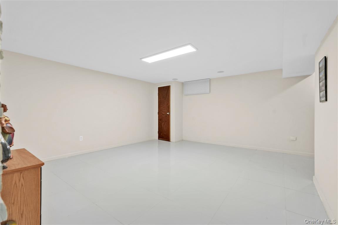 105 Park Lane – For Sale photo 28