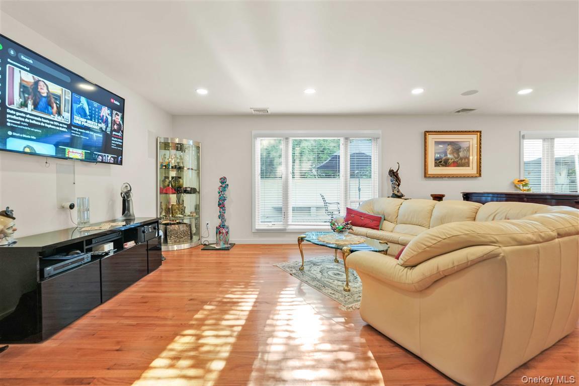 105 Park Lane – For Sale photo 7