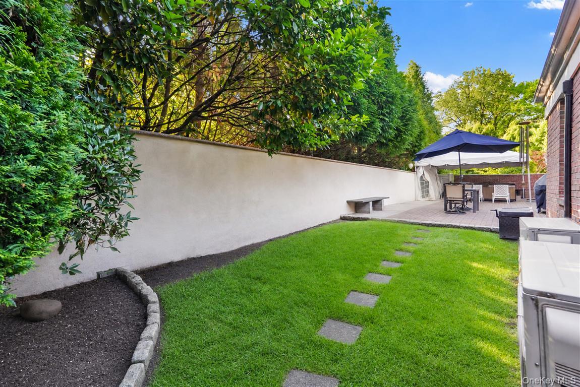 105 Park Lane – For Sale photo 38
