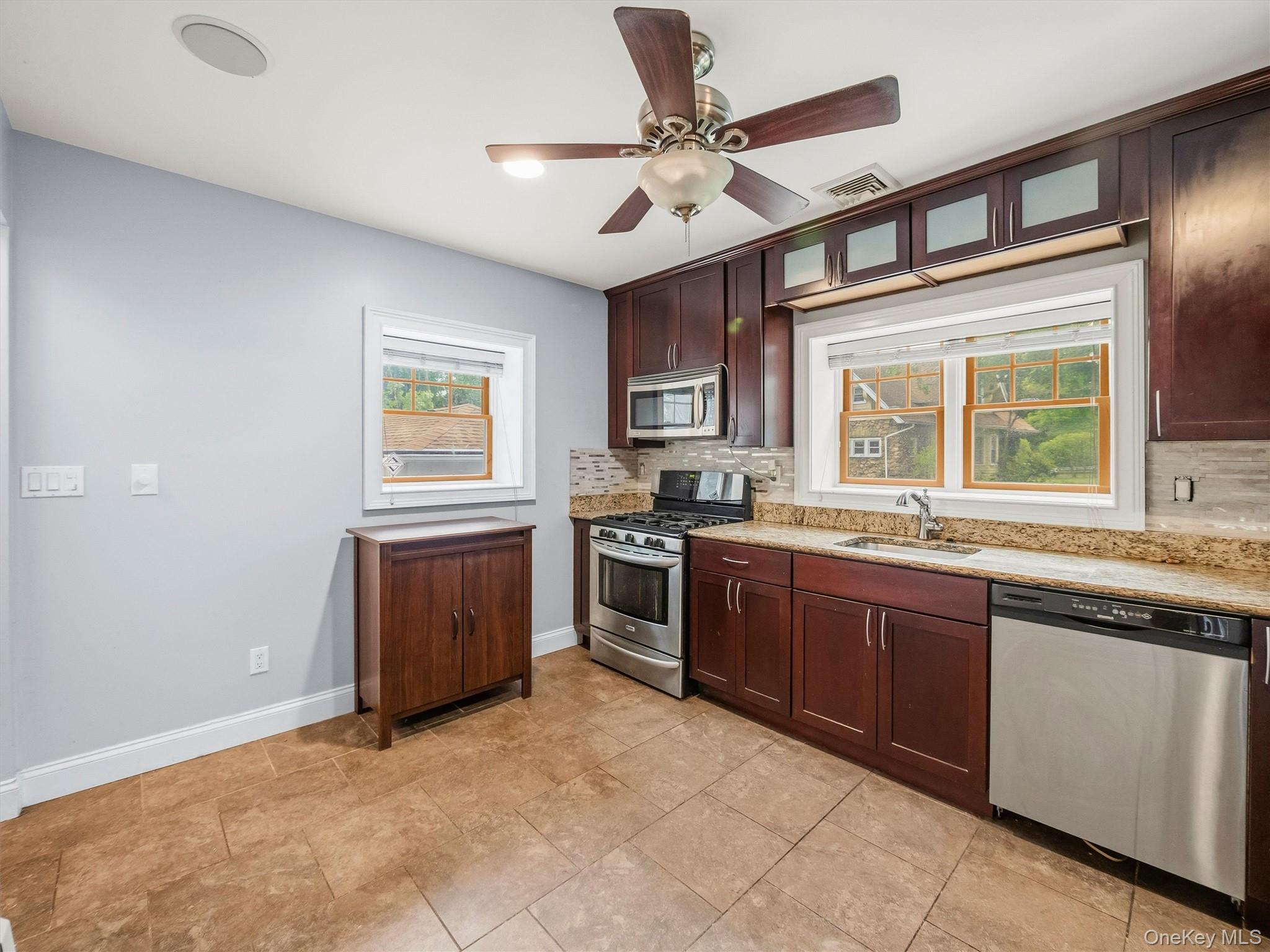 2 Hempstead Lane – For Sale photo 13