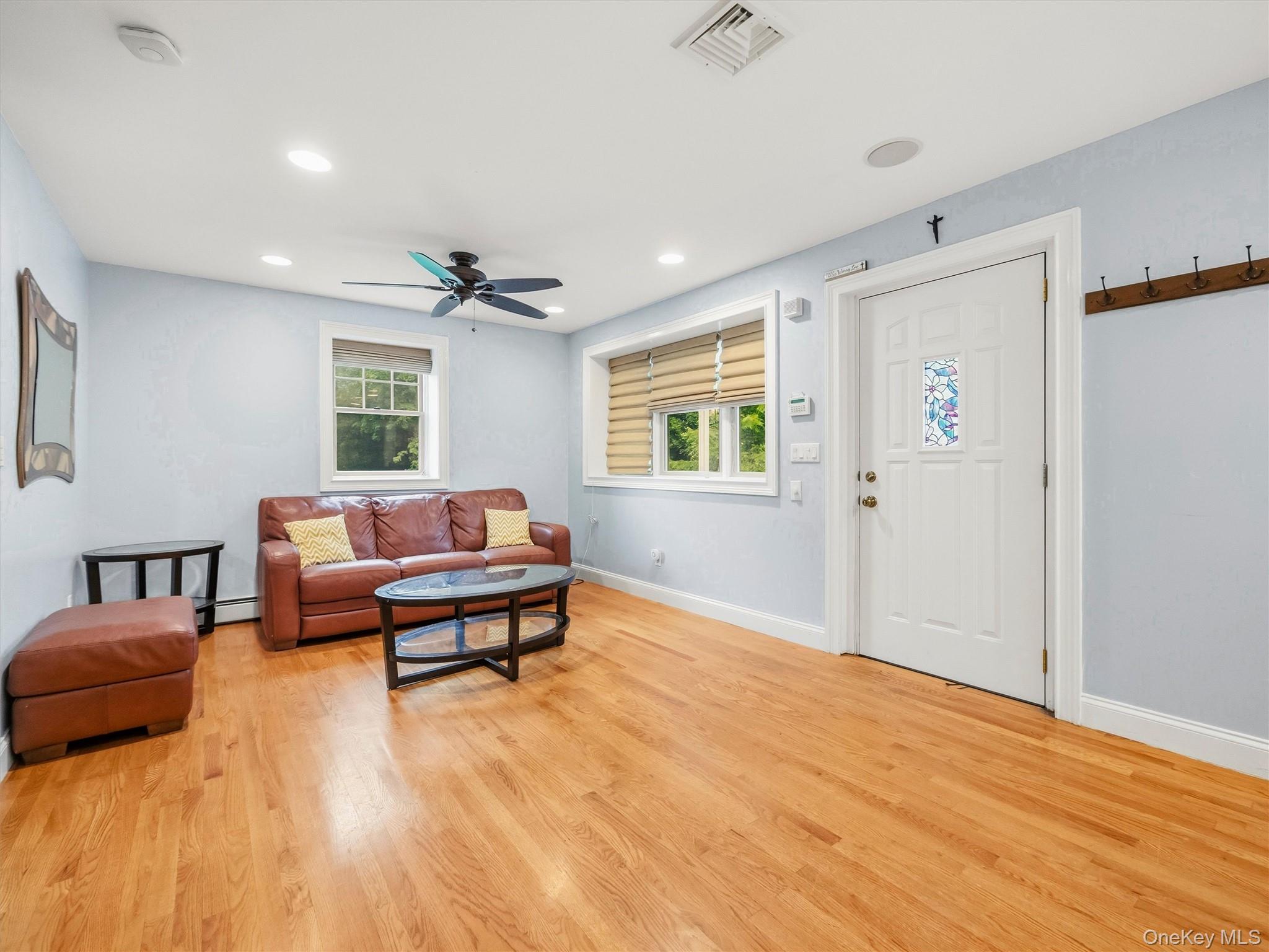 2 Hempstead Lane – For Sale photo 4