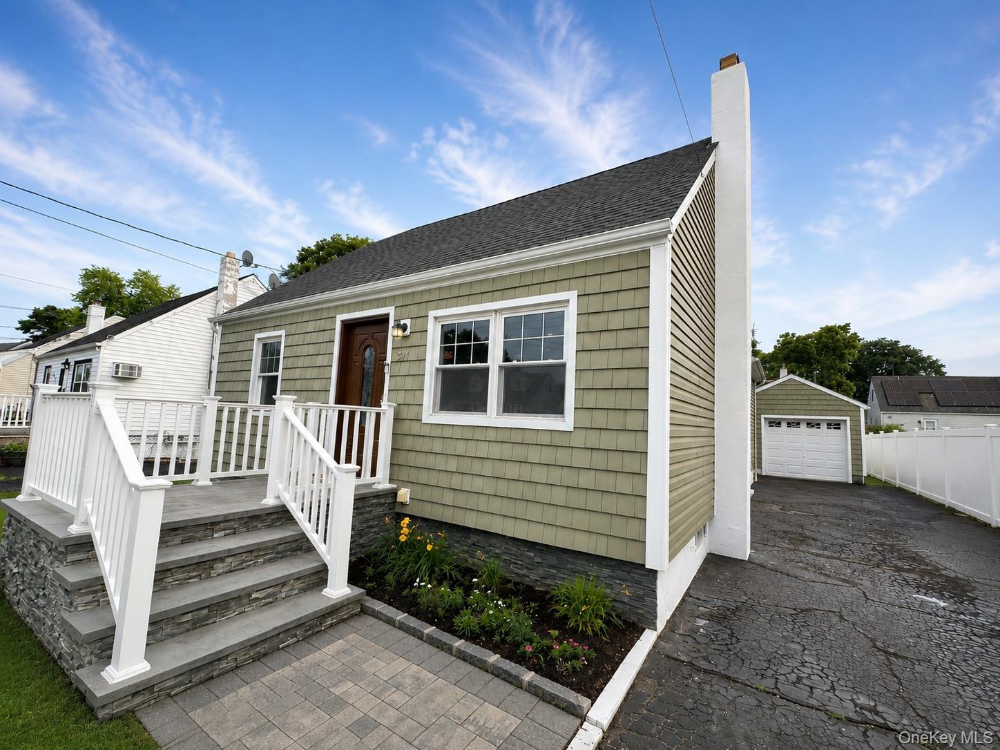 541 N Indiana Avenue – For Sale