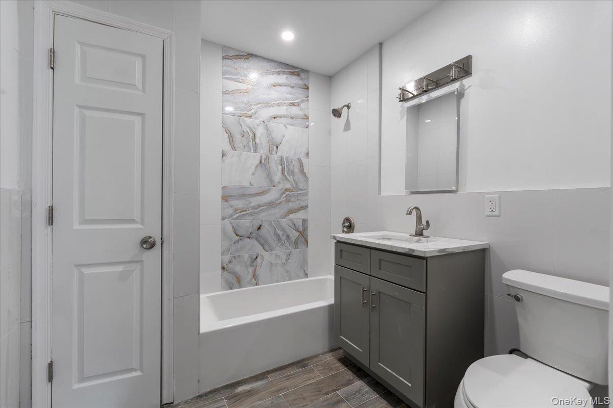 324 Eldert Street, Unit 2B photo 4