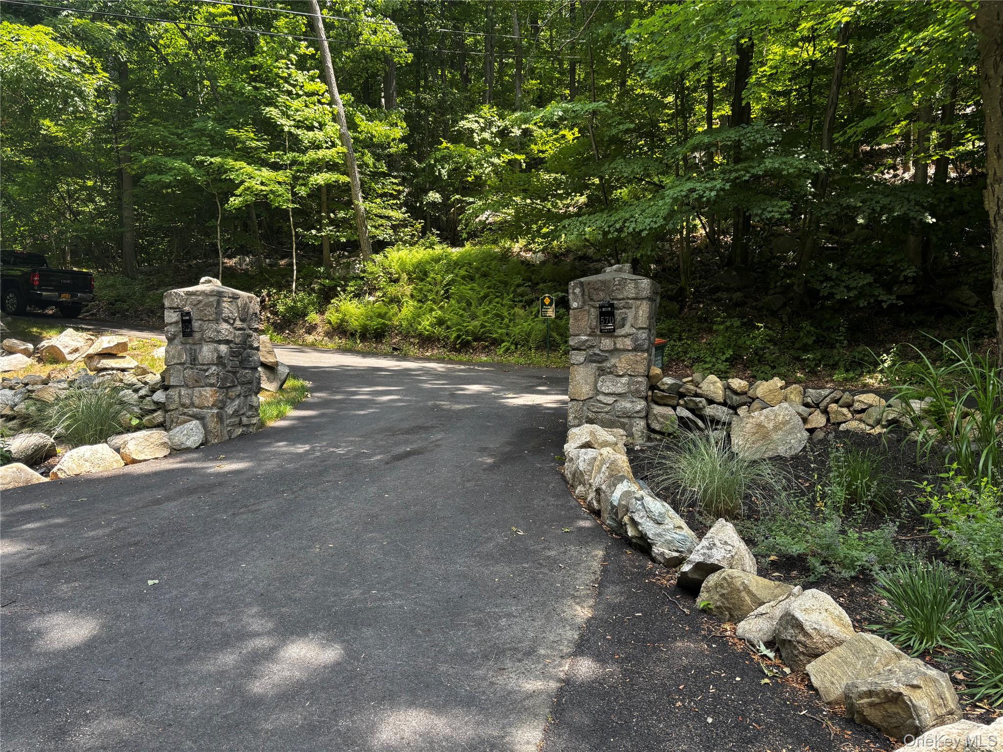 560 Oscawana Lake Road – For Sale photo 2