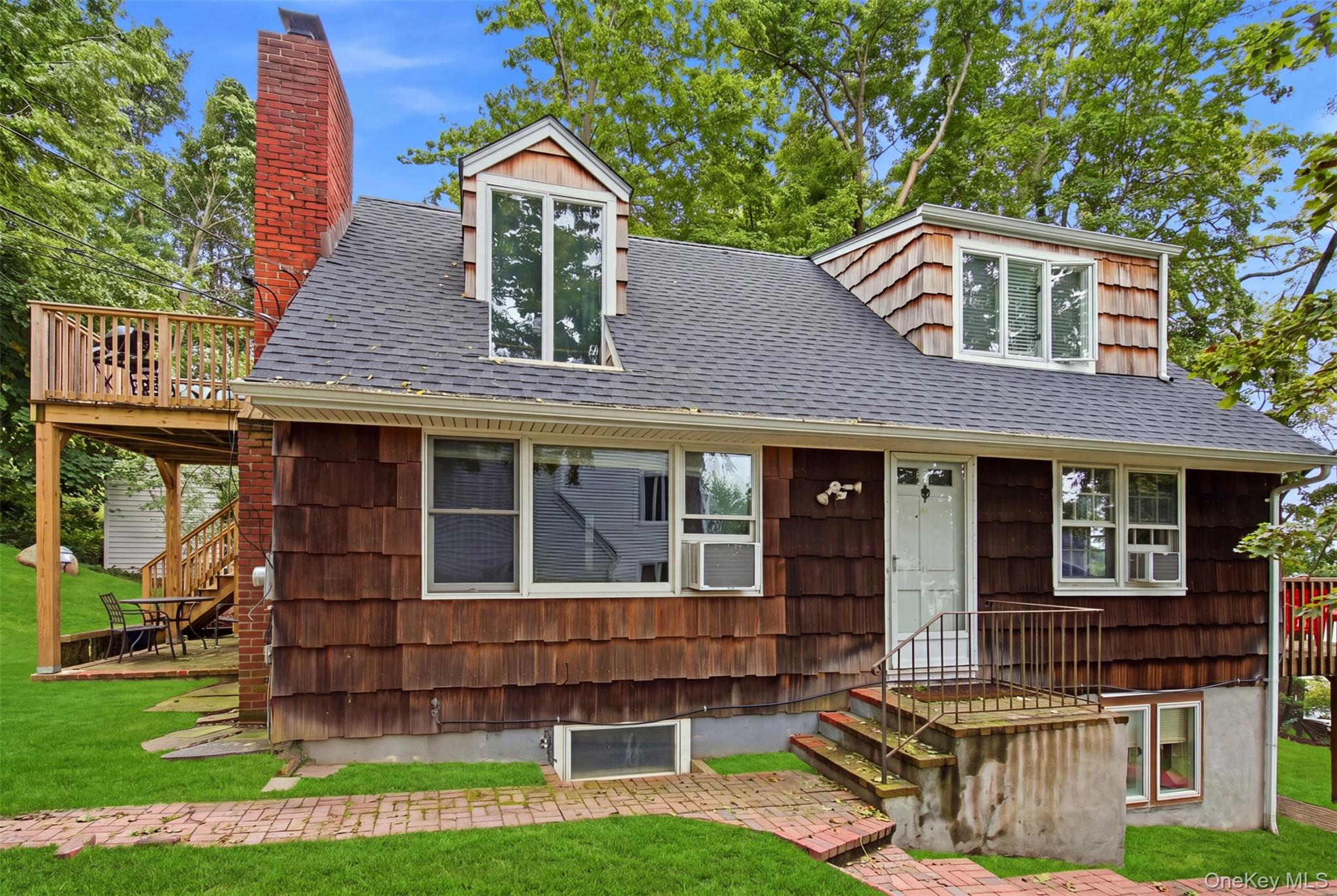 35 Ward Avenue – For Sale photo 3