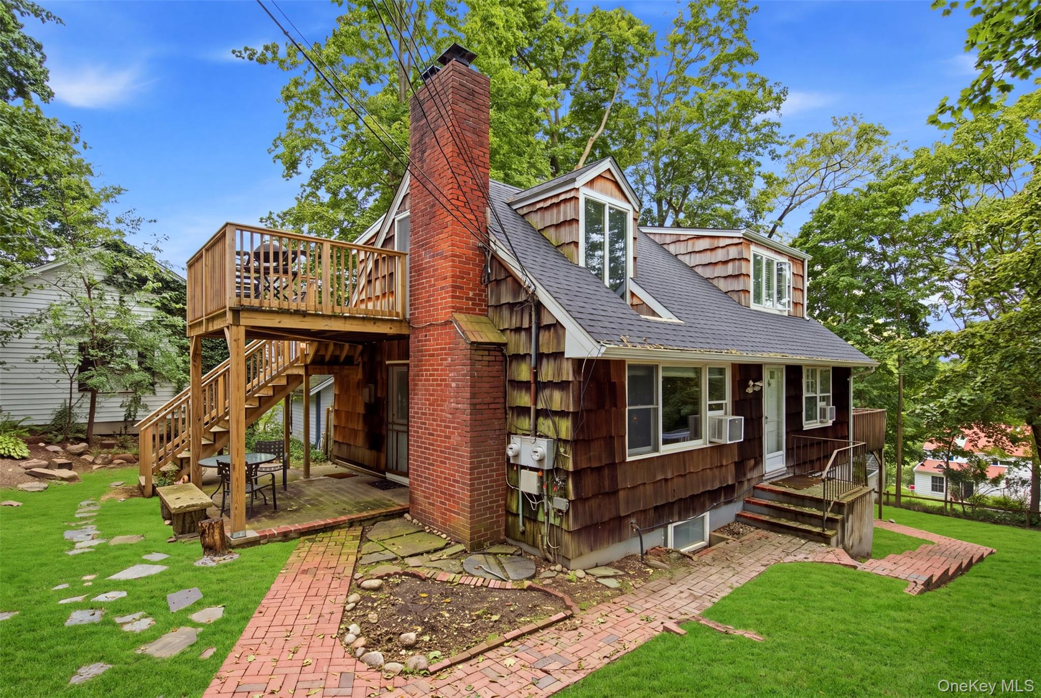 35 Ward Avenue – For Sale photo 2