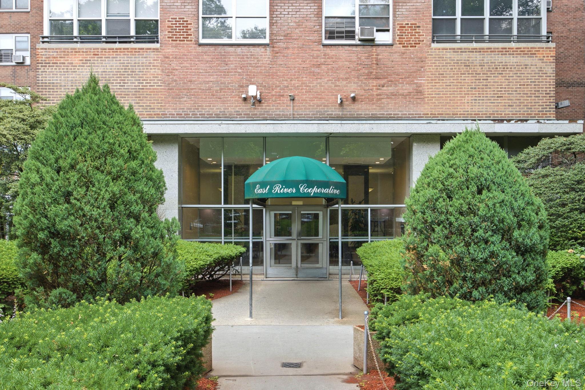 575 Grand Street, Unit E1505 photo 8