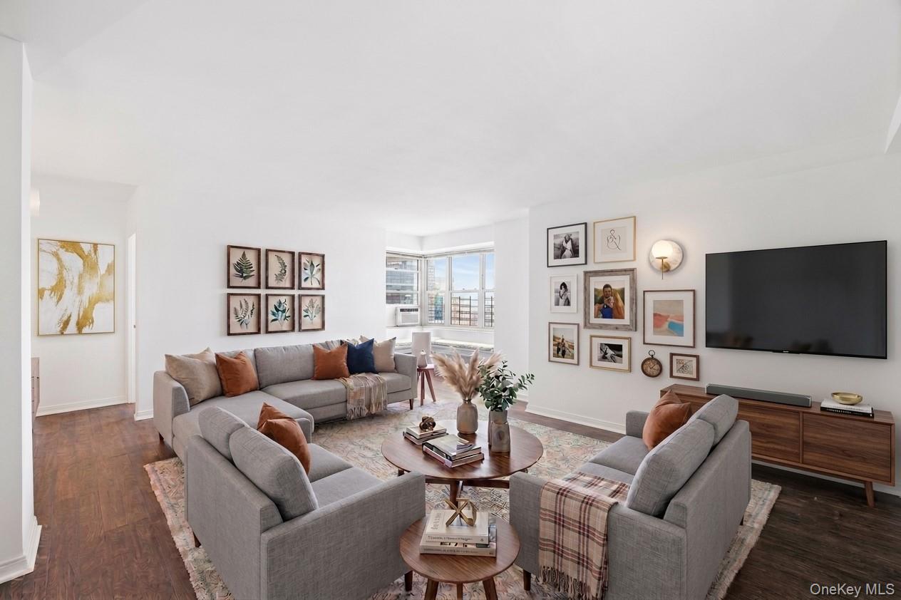 575 Grand Street, Unit E1505 photo 3