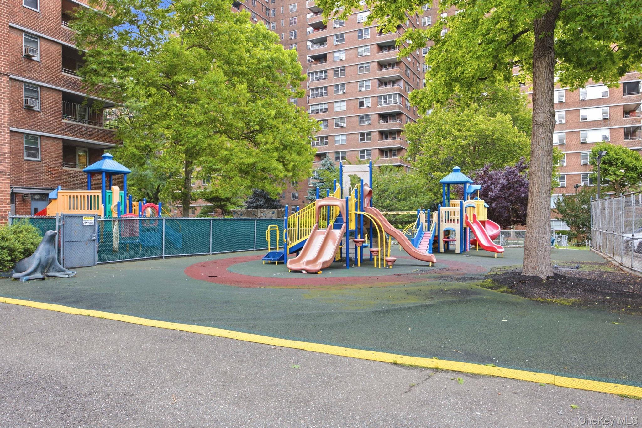 575 Grand Street, Unit E1505 photo 33