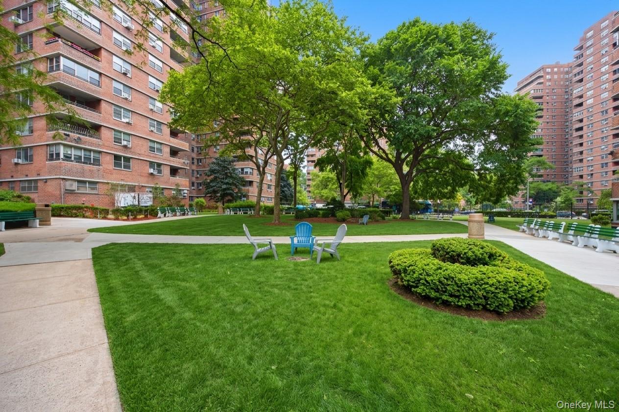 575 Grand Street, Unit E1505 photo 31