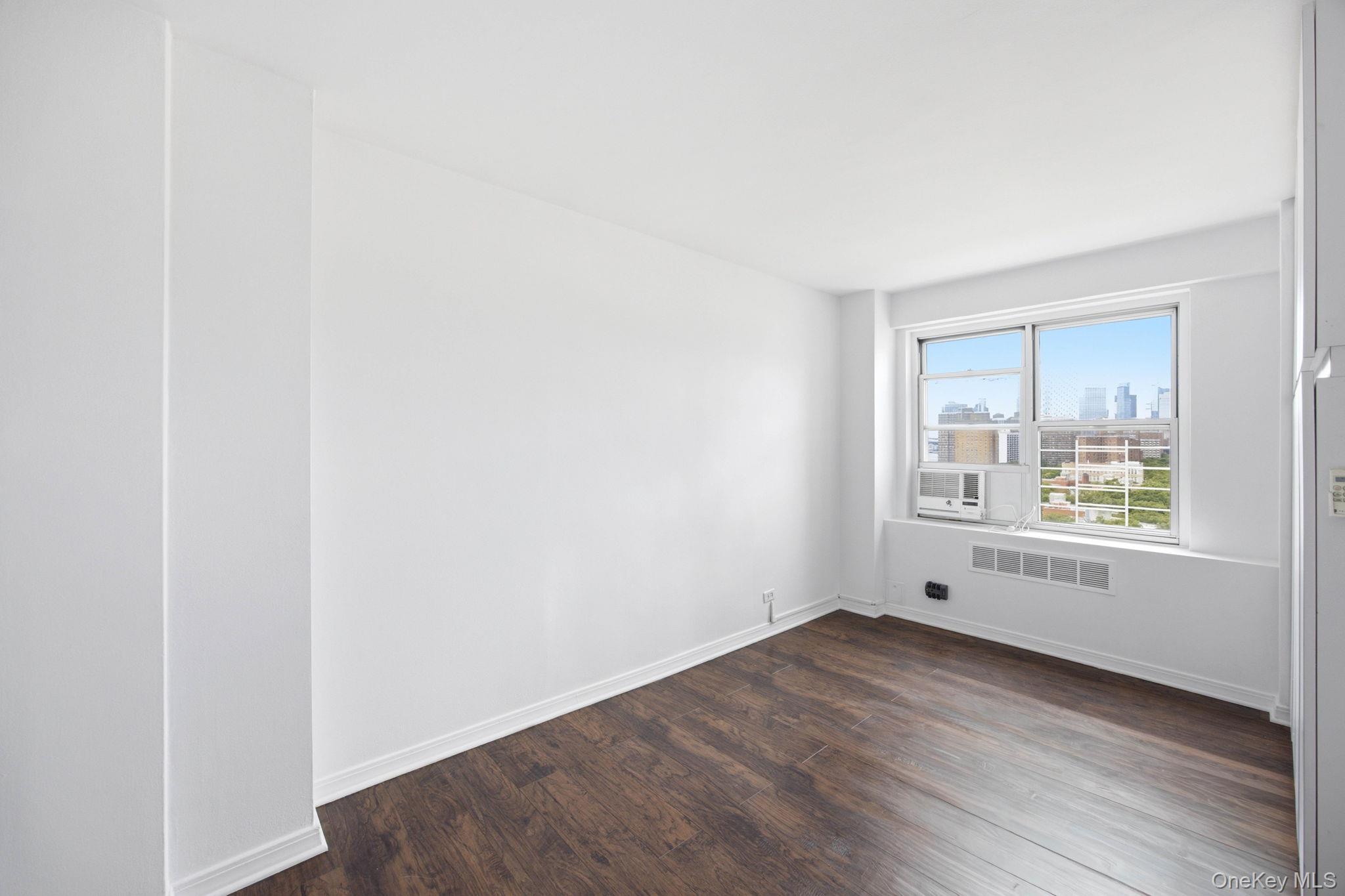 575 Grand Street, Unit E1505 photo 22