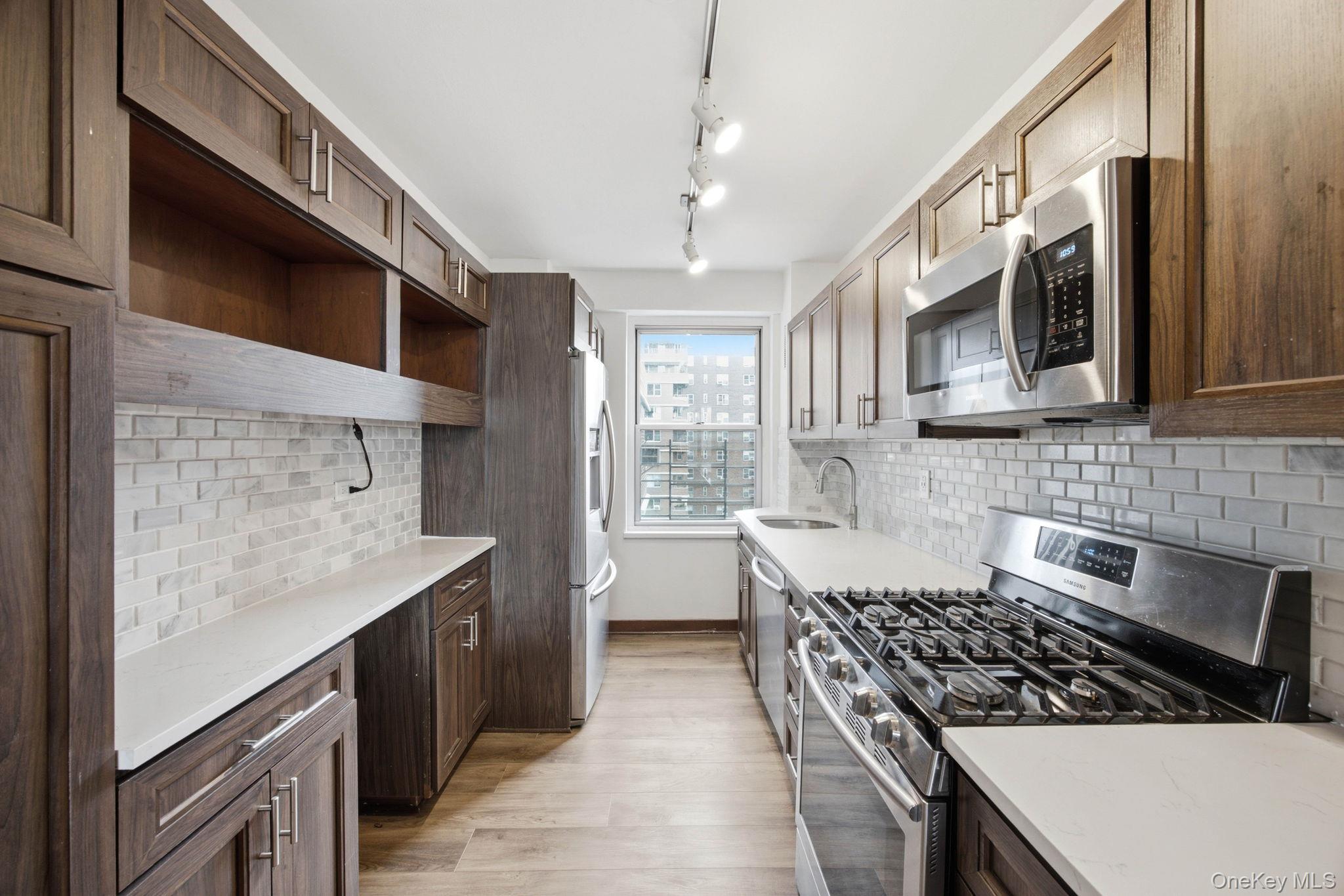 575 Grand Street, Unit E1505 photo 20